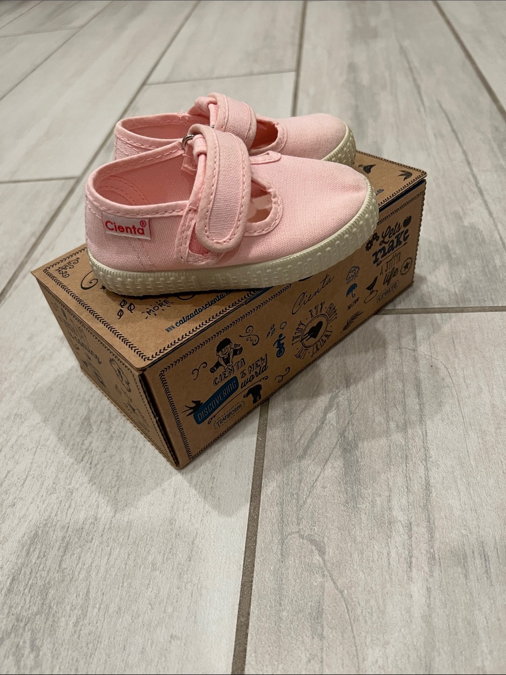 Cienta Light Pink Canvas Mary Jane with Hook-and-Loop Strap
